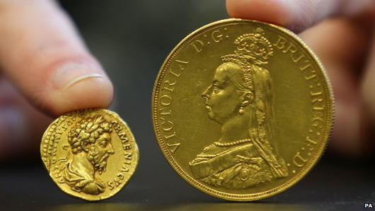 A Gold £5 Coin with a likeness of Queen Victoria